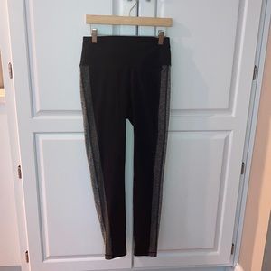 Vuori black small leggings with grey side stripe